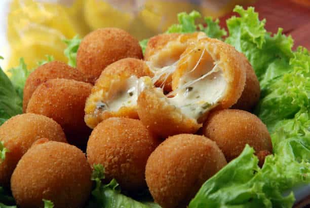 Como Fazer Uma Deliciosa Bolinha De Queijo
