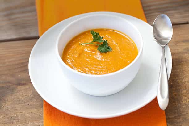 Faça Agora Essa Fácil Sopa De Cenoura E Salsinha