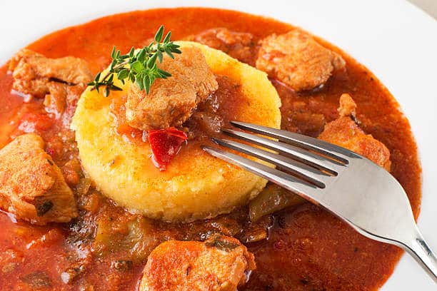 Goulash Com Polenta - Descubra Essa Receita Incrível