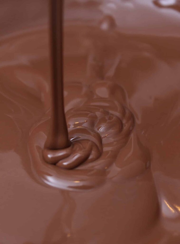 Aprenda fazer esse fácil molho de chocolate e karo
