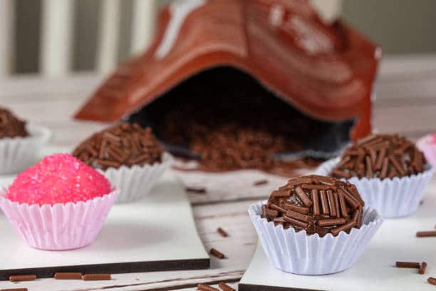 Aprenda fazer esse gostoso brigadeiro rosa