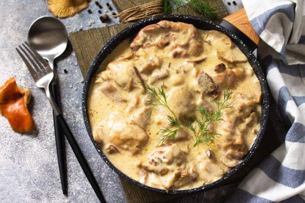 Faça esse fácil frango ao molho de queijo