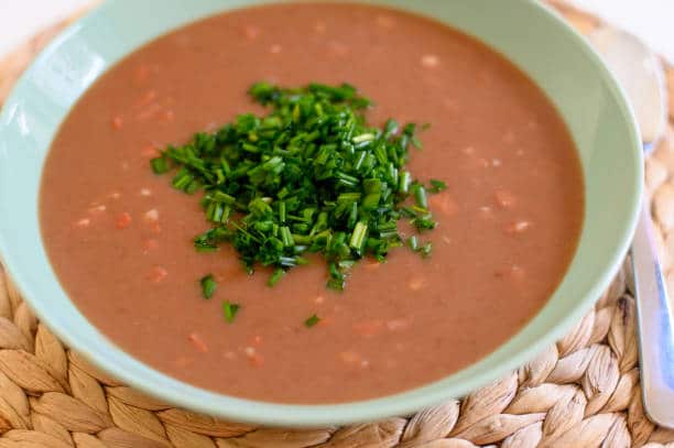 Experimente esse gostoso caldo de feijão