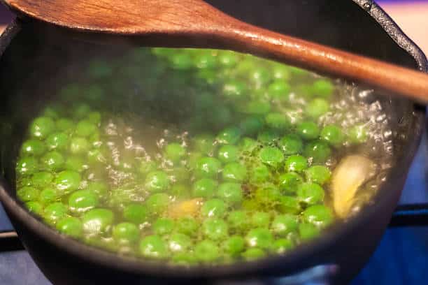 Saboreie essa gostosa sopa de ervilha com arroz